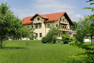 Schätzlhof OHG Hotel Restaurant Hausbrennerei in Ruderting