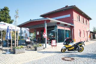 Übernachtung im nostalgischen Bahnwaggon in Bogen